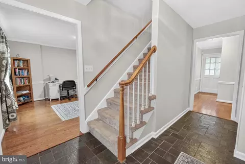 Entry Way - 8000 Glendale Ct, Frederick, MD 21702 photo 6 of 7