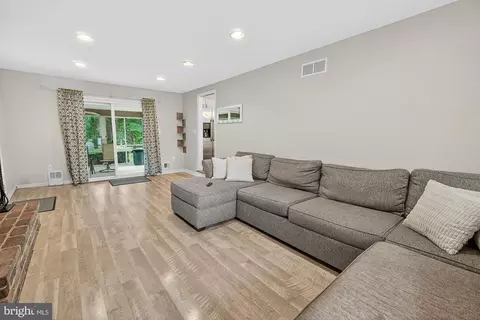 Living - 8000 Glendale Ct, Frederick, MD 21702 photo 2 of 2