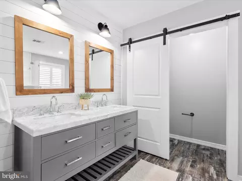 Bath - 102 N Pointe Ter, Middletown, MD 21769 photo 1 of 4