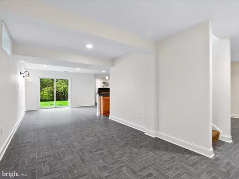Living - 102 N Pointe Ter, Middletown, MD 21769 photo 10 of 10