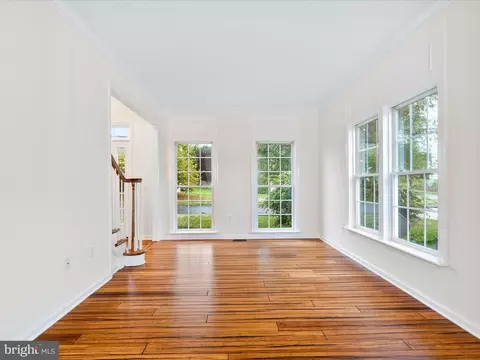 Living - 102 N Pointe Ter, Middletown, MD 21769 photo 4 of 10
