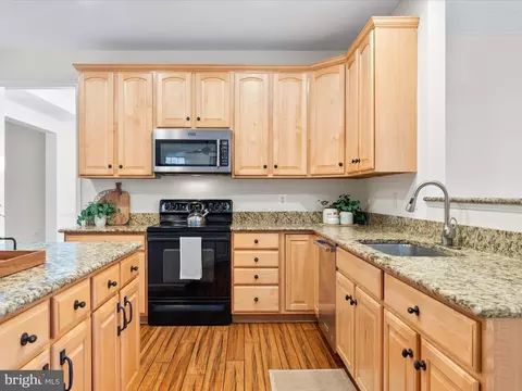 Kitchen - 102 N Pointe Ter, Middletown, MD 21769 photo 4 of 5