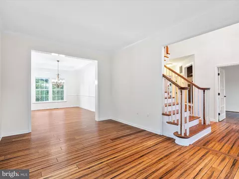 Living - 102 N Pointe Ter, Middletown, MD 21769 photo 5 of 10