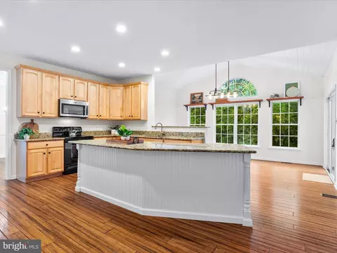 Kitchen - 102 N Pointe Ter, Middletown, MD 21769 photo 2 of 5