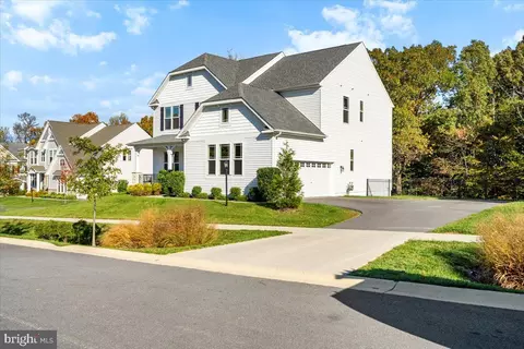 Exterior - 5613 Pine Bluff Ct, Frederick, MD 21704 photo 3 of 12
