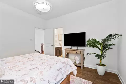 Bedroom - 5613 Pine Bluff Ct, Frederick, MD 21704 photo 7 of 11