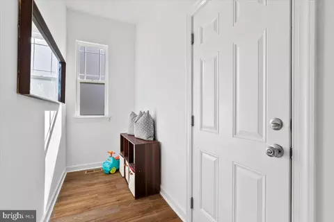 Entry Way - 5613 Pine Bluff Ct, Frederick, MD 21704 photo 16 of 20