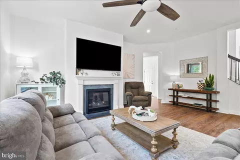 Entry Way - 5613 Pine Bluff Ct, Frederick, MD 21704 photo 6 of 20