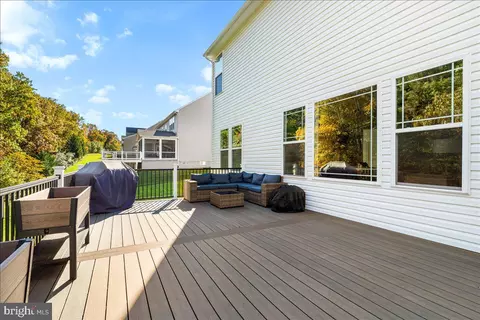 Exterior - 5613 Pine Bluff Ct, Frederick, MD 21704 photo 8 of 12