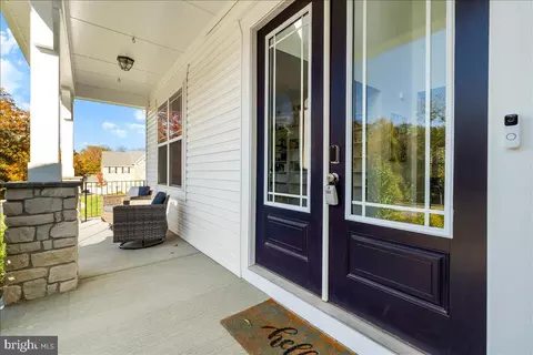 Exterior - 5613 Pine Bluff Ct, Frederick, MD 21704 photo 4 of 12