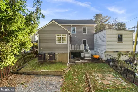 Exterior - 9 9th Ave, Brunswick, MD 21716 photo 6 of 7