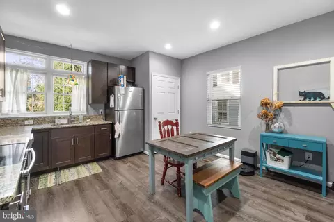 Entry Way - 9 9th Ave, Brunswick, MD 21716 photo 6 of 14