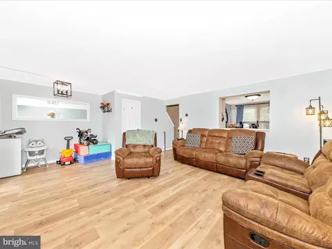 Living - 520 Riggs Ct, Frederick, MD 21703 photo 4 of 5
