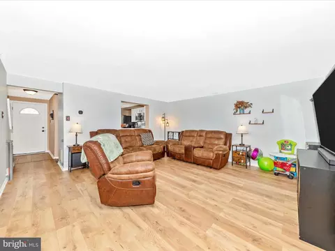 Living - 520 Riggs Ct, Frederick, MD 21703 photo 2 of 5