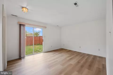 Living - 6591 Ewald Ct, Frederick, MD 21703 photo 8 of 9