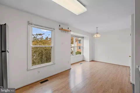 Living - 6591 Ewald Ct, Frederick, MD 21703 photo 6 of 9