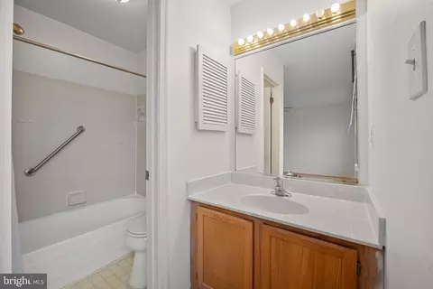 Bath - 6591 Ewald Ct, Frederick, MD 21703 photo 1 of 2