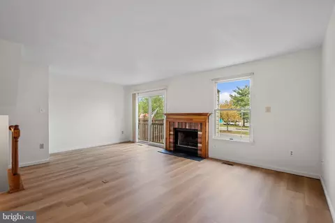 Living - 6591 Ewald Ct, Frederick, MD 21703 photo 3 of 9