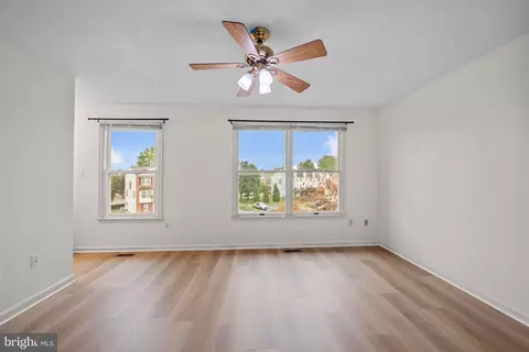 Living - 6591 Ewald Ct, Frederick, MD 21703 photo 7 of 9