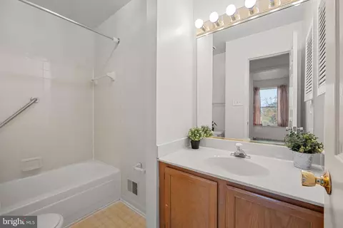 Bath - 6591 Ewald Ct, Frederick, MD 21703 photo 2 of 2