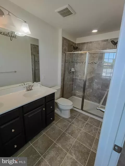 Bath - 5925 Shepherd Ln, Frederick, MD 21704 photo 5 of 9