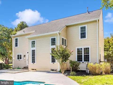 Exterior - 1713 Dearbought Dr, Frederick, MD 21701 photo 5 of 19