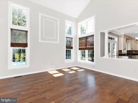 Living - 1713 Dearbought Dr, Frederick, MD 21701 photo 6 of 10