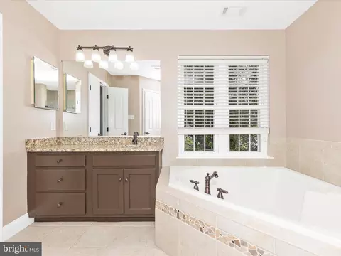 Bath - 1713 Dearbought Dr, Frederick, MD 21701 photo 3 of 3