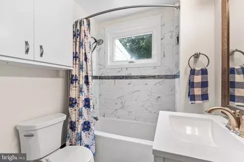 Bath - 246 W 5th St, Frederick, MD 21701 photo 2 of 3