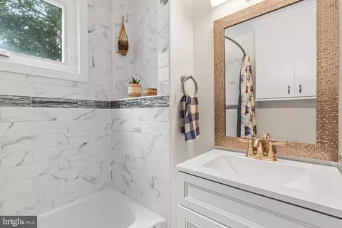 Bath - 246 W 5th St, Frederick, MD 21701 photo 3 of 3