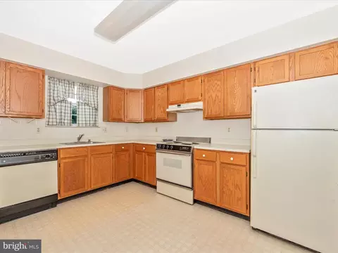 Kitchen - 5681 Crabapple Dr, Frederick, MD 21703 photo 3 of 8
