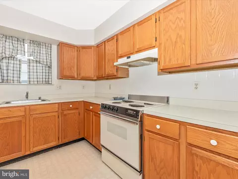 Kitchen - 5681 Crabapple Dr, Frederick, MD 21703 photo 7 of 8