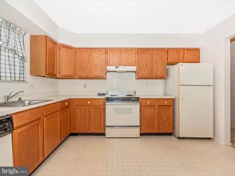 Kitchen - 5681 Crabapple Dr, Frederick, MD 21703 photo 4 of 8