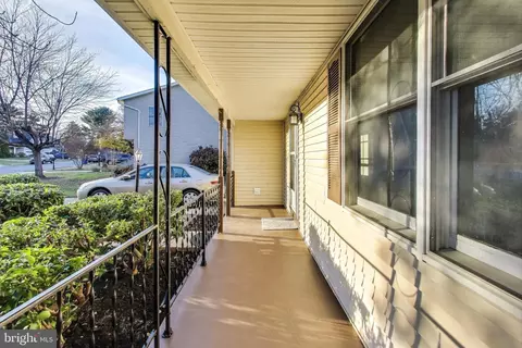 1009 Cheryls Ct, Frederick, MD 21703 photo 4
