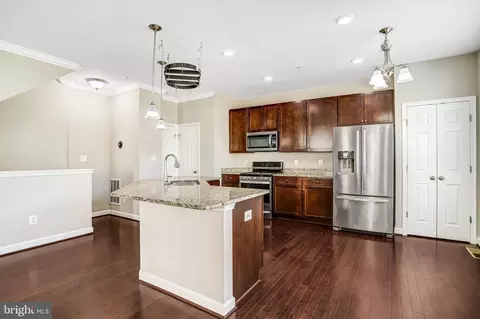 5862 Imperial Dr, Frederick, MD 21703 photo 9