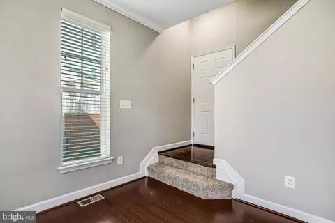 5862 Imperial Dr, Frederick, MD 21703 photo 2