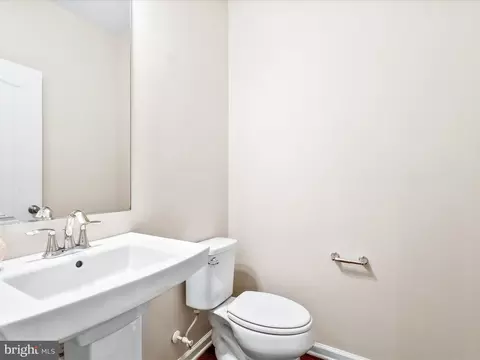 Entry Way - 8479 Randell Ridge Rd, Frederick, MD 21704 photo 4 of 5