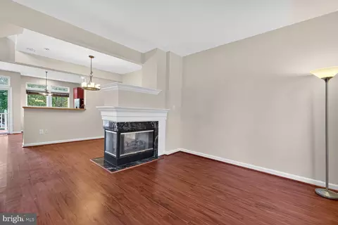 Living - 610 Eisenhower Dr, Frederick, MD 21703 photo 3 of 4