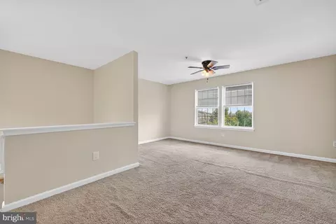 Living - 610 Eisenhower Dr, Frederick, MD 21703 photo 4 of 4