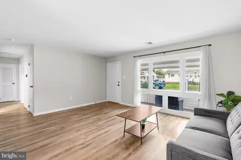 Living - 1511 W 8th St, Frederick, MD 21702 photo 3 of 4