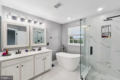 Bath - 1109 Spring Run Ct, Frederick, MD 21702 photo 1 of 3