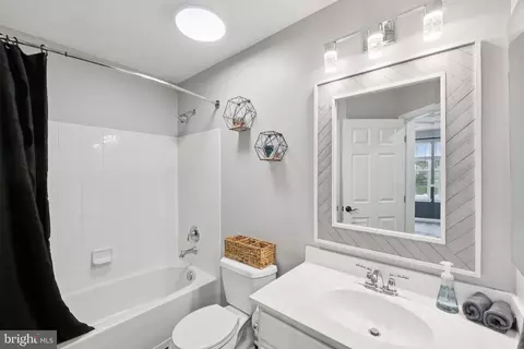 Bath - 1109 Spring Run Ct, Frederick, MD 21702 photo 3 of 3