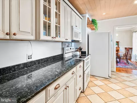 Kitchen - 5821 Rowland Hill Rd, Cascade, MD 21719 photo 3 of 4