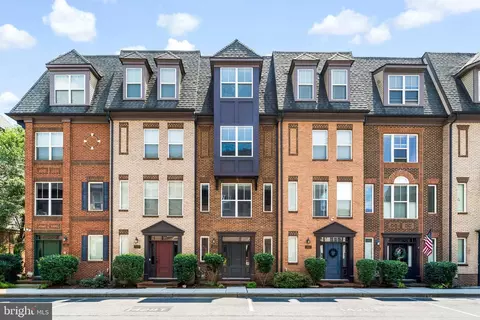 1424 Trafalgar Ln, Frederick, MD 21701