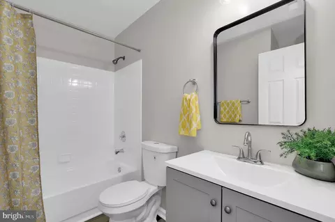 Bath - 432 Blossom Ln, Frederick, MD 21701 photo 3 of 3