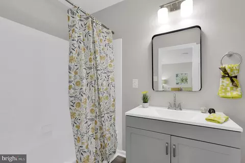 Bath - 432 Blossom Ln, Frederick, MD 21701 photo 2 of 3