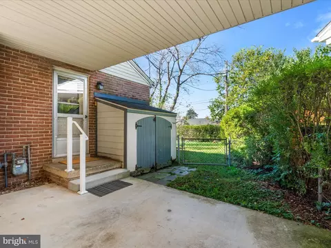 Exterior - 915 Shawnee Dr, Frederick, MD 21701 photo 5 of 9