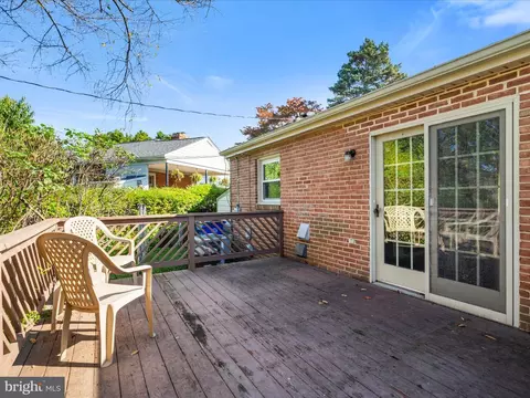 Exterior - 915 Shawnee Dr, Frederick, MD 21701 photo 3 of 9