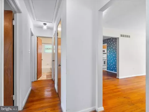 Entry Way - 915 Shawnee Dr, Frederick, MD 21701 photo 3 of 4