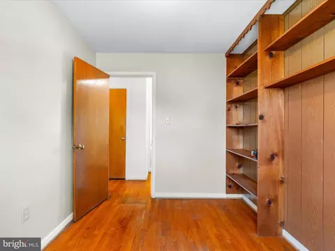 Bedroom - 915 Shawnee Dr, Frederick, MD 21701 photo 5 of 8
